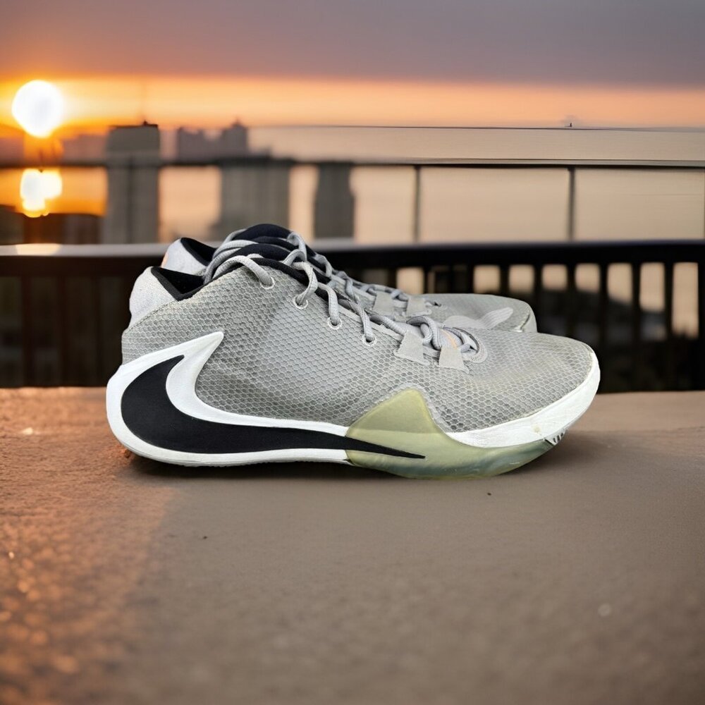 ✅Nike Zoom Freak 1 Sneakers Men’s 10.5 Giannis Basketball Shoes Atmosphere Grey